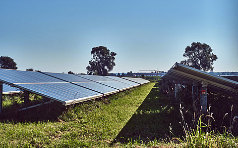 新疆：2024年計(jì)劃優(yōu)先安排太陽能發(fā)電機(jī)組發(fā)電72.57億千瓦時(shí)